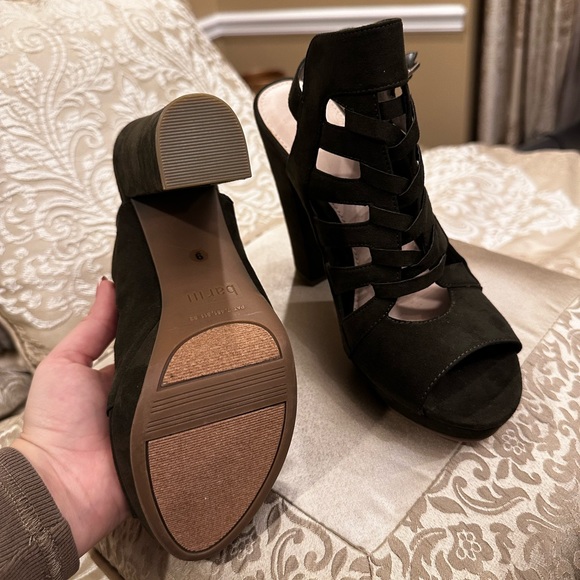 Never worn bar III shoes - Picture 2 of 3